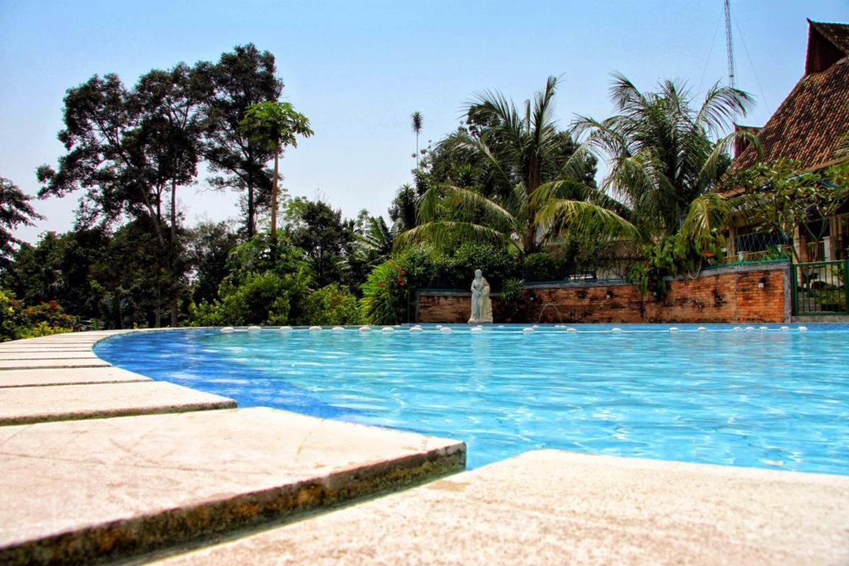 Hotel Deli River&Restaurant Omlandia Medan Esterno foto