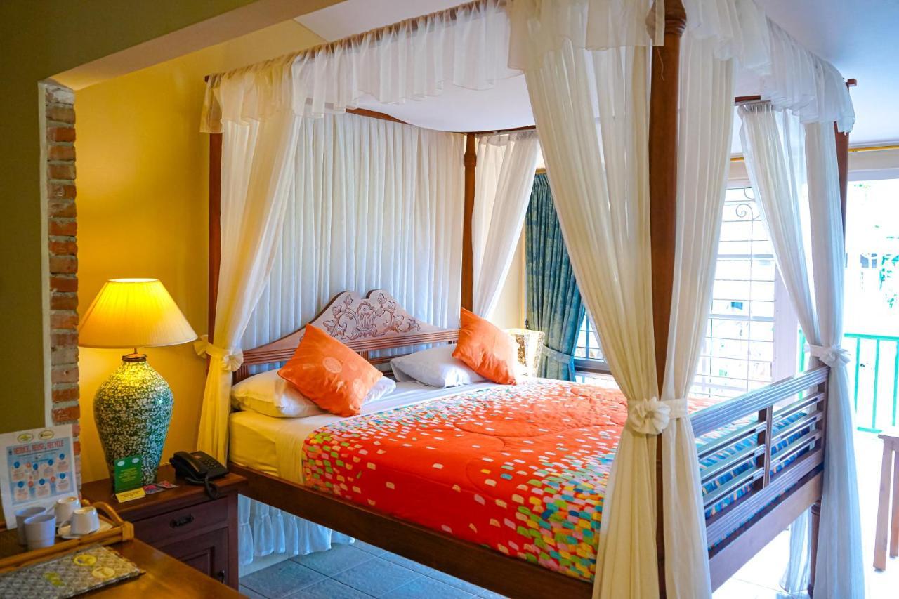 Hotel Deli River&Restaurant Omlandia Medan Esterno foto