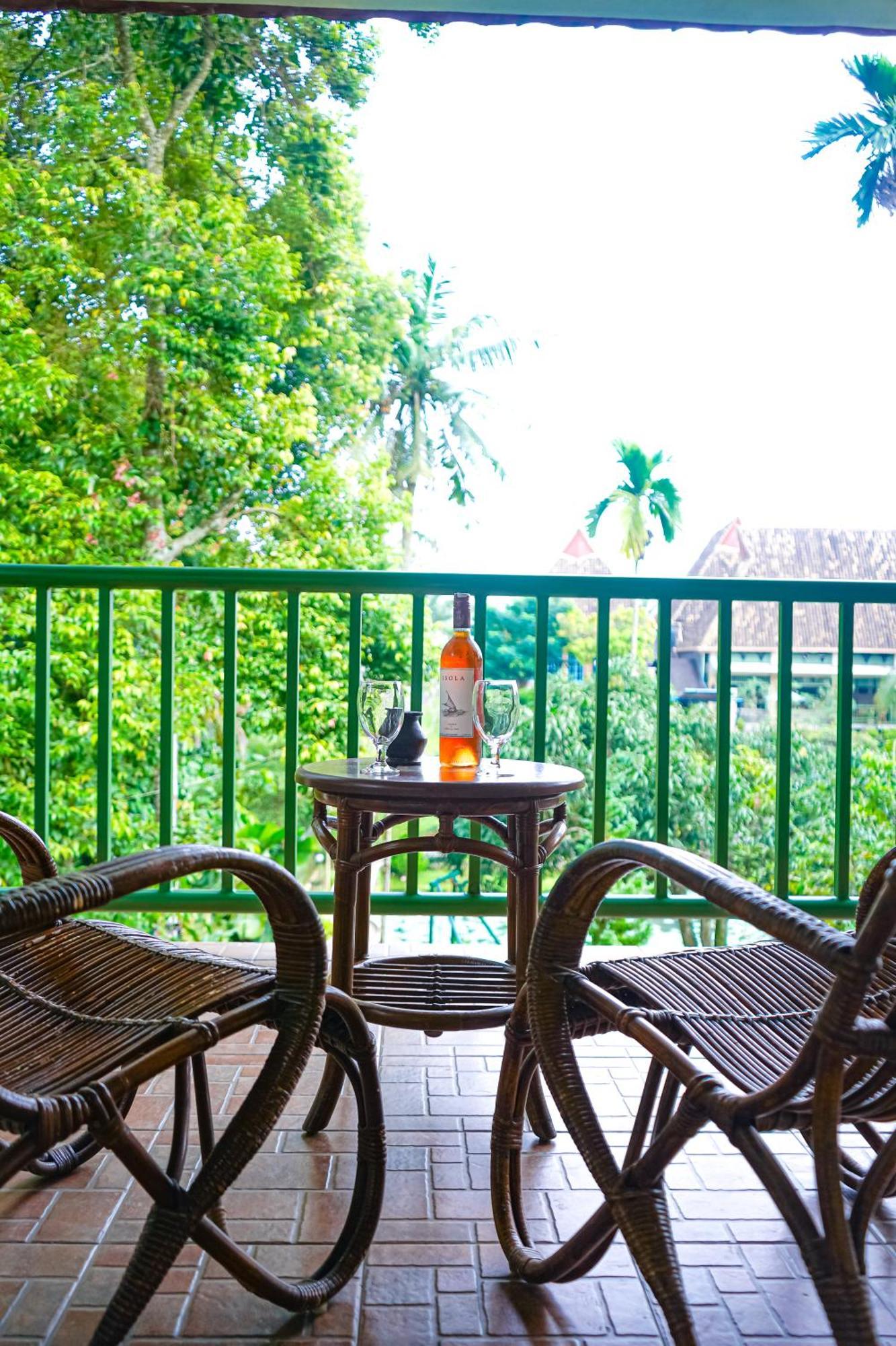 Hotel Deli River&Restaurant Omlandia Medan Esterno foto